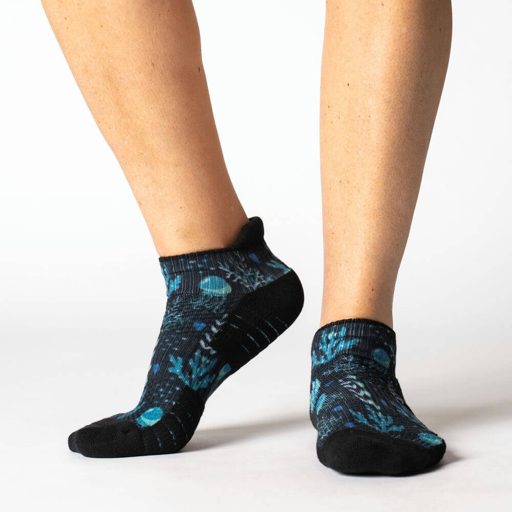 Jellyfish Blues Ankle Compression Socks - Image 4
